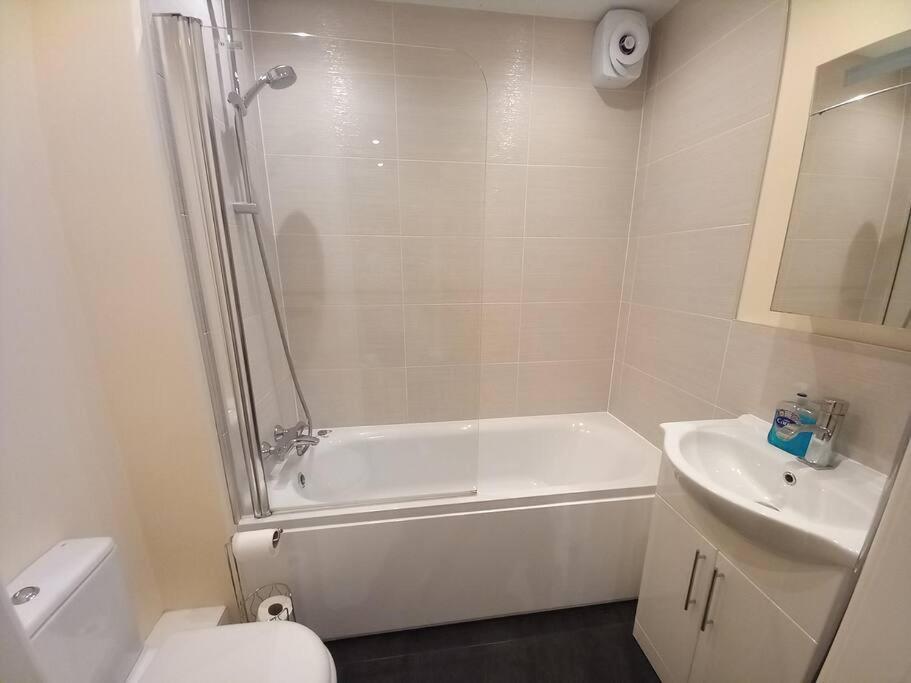 Roomy Penthouse 2 Double Bed Apartment - Spacious - Central Beeston - Free Secure Parking - Nottingham Exterior photo